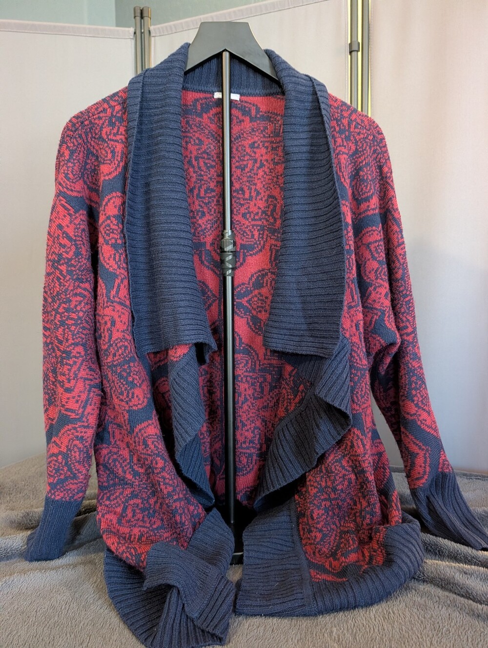 Open-Front Floral Knit Cardigan Sweater - Red & Navy Charlotte Russe Small
